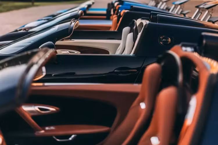 Được biết rằng, 4 chiếc xe Bugatti bị thu giữ này đều thuộc phiên bản Veyron, và còn nằm trong bộ sưu tập “Les Legendes de Bugatti” siêu hiếm với chỉ 18 chiếc được sản xuất trên toàn cầu.