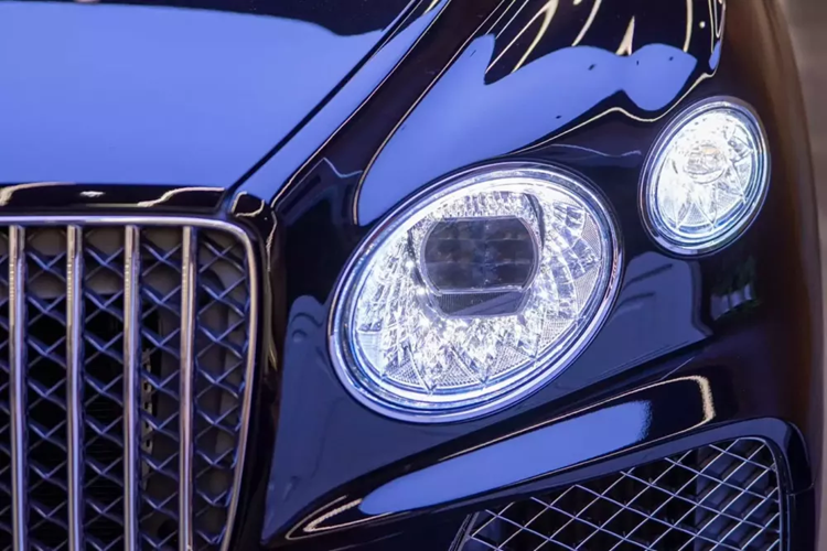 Khi Bentley mở đầu xu hướng cho trào lưu SUV siêu sang, họ đã rất thành công với những Bentayga bản tiêu chuẩn hay First Edition, doanh số tăng vù vù, đơn hàng thì kín cả vài năm sau đó, thành công này là trái ngọt cho việc dám mở đầu, khác biệt và duy nhất.