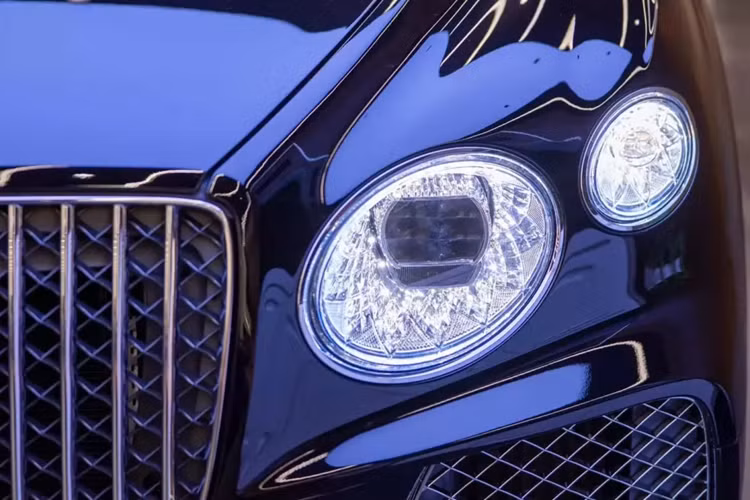 Khi Bentley mở đầu xu hướng cho trào lưu SUV siêu sang, họ đã rất thành công với những Bentayga bản tiêu chuẩn hay First Edition, doanh số tăng vù vù, đơn hàng thì kín cả vài năm sau đó, thành công này là trái ngọt cho việc dám mở đầu, khác biệt và duy nhất.