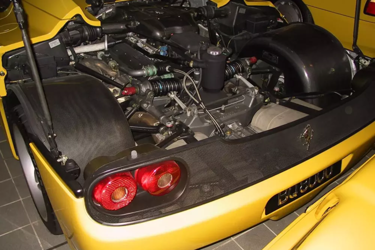 Được biết, đây là 1 trong số đúng 349 chiếc siêu xe Ferrari F50 từng xuất xưởng trong 2 năm, từ 1995 - 1997, trên toàn thế giới. Khi ra đời trong thập niên 90, Ferrari F50 từng bị coi là thấp kém hơn đàn anh F40. Tuy nhiên, vào thời điểm hiện tại, F50 lại được coi là một trong những siêu xe thể thao huyền thoại của thương hiệu Ferrari.