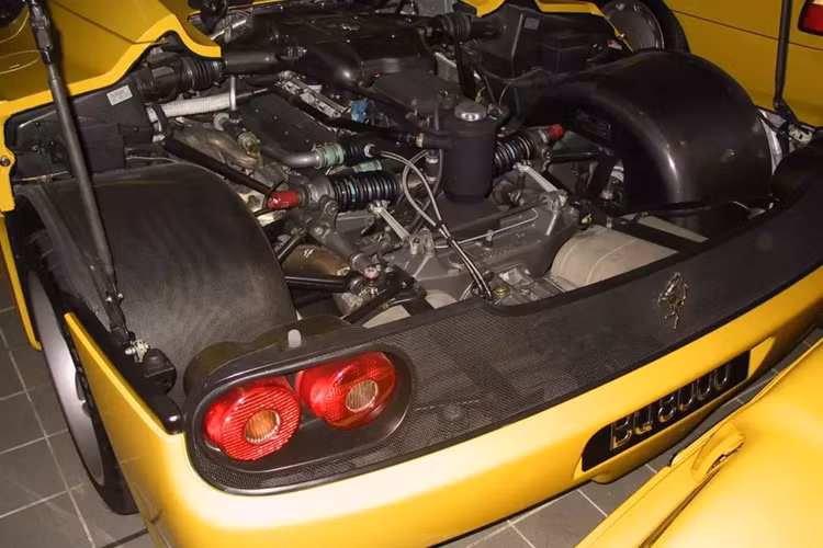 Được biết, đây là 1 trong số đúng 349 chiếc siêu xe Ferrari F50 từng xuất xưởng trong 2 năm, từ 1995 - 1997, trên toàn thế giới. Khi ra đời trong thập niên 90, Ferrari F50 từng bị coi là thấp kém hơn đàn anh F40. Tuy nhiên, vào thời điểm hiện tại, F50 lại được coi là một trong những siêu xe thể thao huyền thoại của thương hiệu Ferrari.