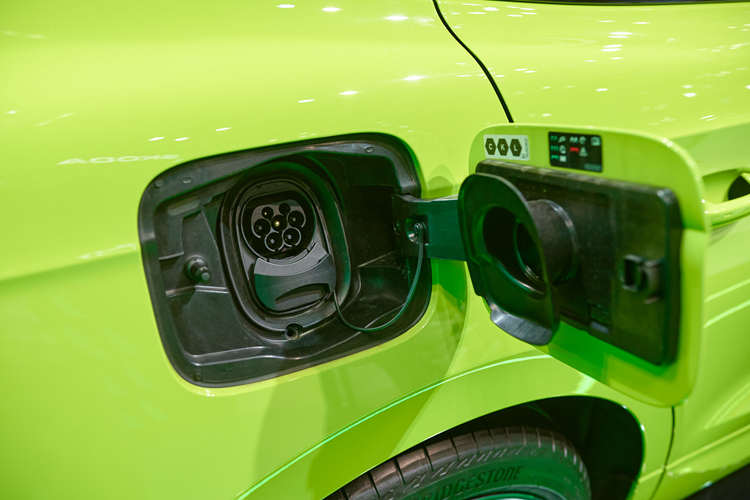 Khách hàng có thể chọn nhiều phiên bản với mô-tơ điện dao động từ 146 mã lực (109 kW) đến 302 mã lực (225 kW), pin từ 55 kWh đến 83 kWh, tầm di chuyển 340-500 km. Pin sạc bằng điện AC 7,7 kW, 3-pha 11 kW hoặc DC 50 kW tiêu chuẩn, 125 kW cao cấp. Tùy chọn dẫn động cầu sau hoặc 4 bánh toàn thời gian.