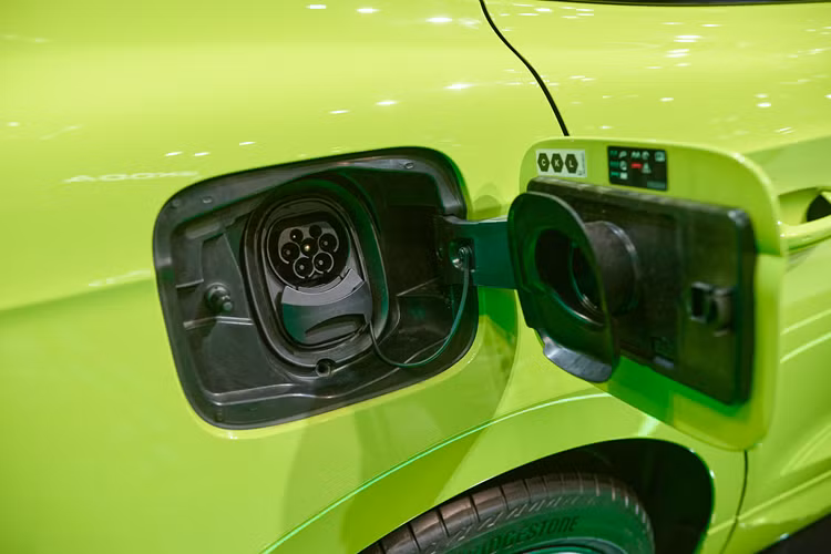 Khách hàng có thể chọn nhiều phiên bản với mô-tơ điện dao động từ 146 mã lực (109 kW) đến 302 mã lực (225 kW), pin từ 55 kWh đến 83 kWh, tầm di chuyển 340-500 km. Pin sạc bằng điện AC 7,7 kW, 3-pha 11 kW hoặc DC 50 kW tiêu chuẩn, 125 kW cao cấp. Tùy chọn dẫn động cầu sau hoặc 4 bánh toàn thời gian.