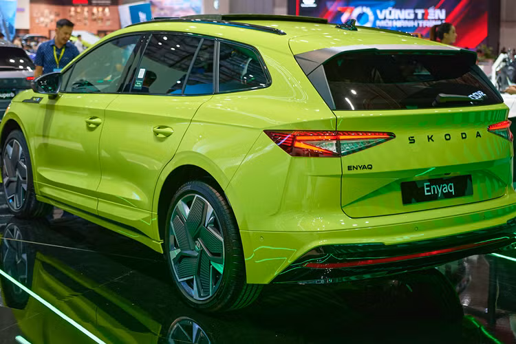 Phiên bản trưng bày tại triển lãm VMS 2024 lần này là bản RS hiệu năng cao, trang bị 2 mô-tơ điện ở cả 2 trục bánh xe tạo nên hệ dẫn động 4 bánh, có tổng công suất 300 mã lực (220 kW), mô-men xoắn cực đại 460 Nm, tăng tốc 0–100 km/h trong 6,5 giây và đạt vận tốc tốc đa 180 km/h.