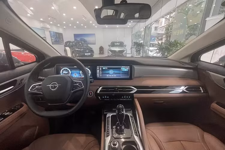 Đến nay, giá xe Haima 7X 2024 lại giảm thêm một nấc. Cụ thể, từ ngày 18/1/2024, ngoài ưu đãi tiền mặt 100 triệu đồng, khách hàng mua Haima 7X còn được tặng voucher bảo dưỡng 3 năm hoặc quy đổi thành 15 triệu đồng, trừ vào giá bán. Với 2 ưu đãi này, Haima 7X giảm giá xuống chỉ còn 750 triệu đồng.