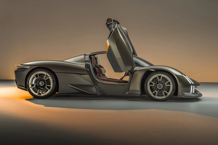 Ông cho biết thêm: "Với mẫu xe concept Porsche Mission X này, chúng tôi đã trình bày những công nghệ có thể xuất hiện trên trong tương lai, và phản hồi của khách hàng rất tích cực. Đây là động lực lớn để chúng tôi đưa mẫu xe này vào sản xuất thực tế."