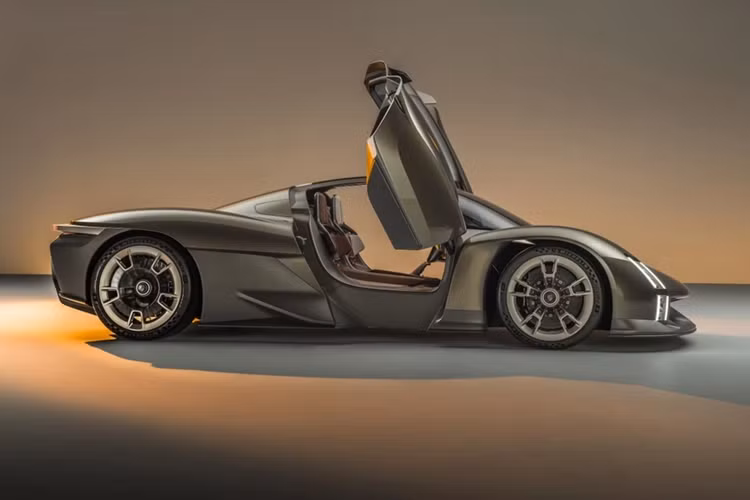 Ông cho biết thêm: "Với mẫu xe concept Porsche Mission X này, chúng tôi đã trình bày những công nghệ có thể xuất hiện trên trong tương lai, và phản hồi của khách hàng rất tích cực. Đây là động lực lớn để chúng tôi đưa mẫu xe này vào sản xuất thực tế."