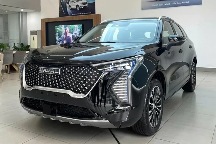 Nằm dưới nắp capo của Haval Jolion tại Việt Nam là hệ truyền động hybrid là sự kết hợp của máy xăng 1.5L với mô tơ điện cho tổng công suất 190 mã lực, mô-men xoắn 375 Nm. Sức mạnh này được truyền đến các bánh trước thông qua hộp số 7 cấp ly hợp kép. Mức tiêu thụ nhiên liệu được hãng công bố là khoảng 4,2 lít/100 km.