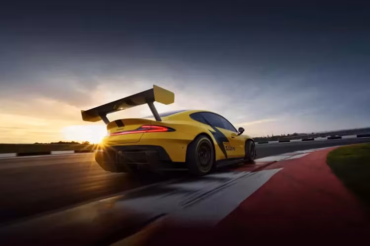 Hơn nữa, Xiaomi SU7 Ultra được trang bị pin công suất cao Qilin 2.0 của CATL chuyên dùng cho đua xe, với công suất tối đa 1330 kW. Ngay cả ở mức 20% SoC, pin vẫn có thể xả 880 kW công suất. Điều thú vị là pin Qilin của CATL có thành phần hóa học là sắt phosphate (LFP).