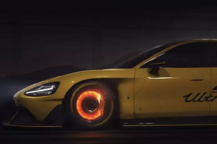 SU7 Ultra sẽ có điện áp sạc 897V và hỗ trợ tốc độ sạc 5,2C, nghĩa là xe có thể sạc lại trong vòng chưa đầy 12 phút. Về hệ thống phanh, xe được trang bị kẹp phanh hiệu suất cao AP Racing dành riêng cho xe đua, gồm kẹp phanh cố định rèn sáu piston ở phía trước và phía sau, cùng má phanh đua có khả năng chịu được nhiệt độ làm việc trên 800 độ.