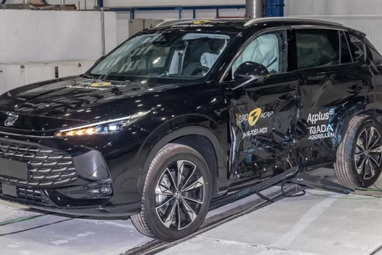 MG HS được trang bị hệ thống giám sát người lái, tuy nhiên ANCAP không trao điểm cho hệ thống này vì không đáp ứng các yêu cầu của tổ chức an toàn. Xe cũng không có cảnh báo người dùng quên trẻ trên xe do không có camera/cảm biến theo dõi hàng ghế sau nên cũng không có điểm thành phần trên.