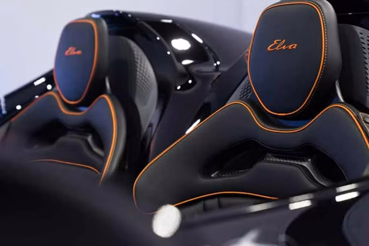 McLaren Elva của đại gia Minh Nhựa có giá lên đến 8 triệu USD (tương đương khoảng 190 tỷ đồng), cao hơn rất nhiều so với giá xe McLaren Elva tiêu chuẩn 1,69 triệu USD (khoảng 41,4 tỷ đồng).