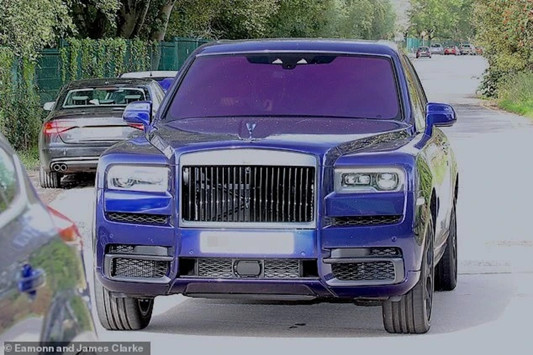 Tiền đạo người Anh cũng sở hữu một chiếc Mercedes-Benz AMG G63 trị giá khoảng 143.226 Bảng Anh (khoảng 4,6 tỷ đồng). Xe sử dụng động cơ tăng áp kép, V8, 5.5L, công suất cực đại 537 mã lực và 760 Nm mô-men xoắn. Mercedes-Benz AMG G63 có thể tăng tốc 0-100 km/h trong 5,4 giây. 