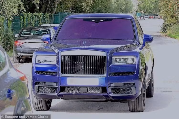 Tiền đạo người Anh cũng sở hữu một chiếc Mercedes-Benz AMG G63 trị giá khoảng 143.226 Bảng Anh (khoảng 4,6 tỷ đồng). Xe sử dụng động cơ tăng áp kép, V8, 5.5L, công suất cực đại 537 mã lực và 760 Nm mô-men xoắn. Mercedes-Benz AMG G63 có thể tăng tốc 0-100 km/h trong 5,4 giây. 