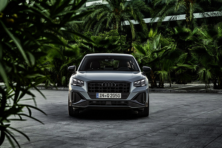 Bên cạnh đó, hệ thống công nghệ an toàn trên mẫu crossover này cũng được nâng cấp nhẹ với tính cảnh báo chệch làn đường, hỗ trợ đỗ xe phía sau và nhận dạng biển báo giao thông.