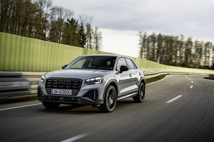 Về trang bị vận hành, Audi Q2 2024 vẫn giữ nguyên 3 tùy chọn động cơ như cũ, bao gồm máy xăng 3 xi-lanh 1.0L công suất 114 mã lực, động cơ 4 xi-lanh 1.5L công suất 148 mã lực và động cơ TDI 2.0L với công suất 148 mã lực.