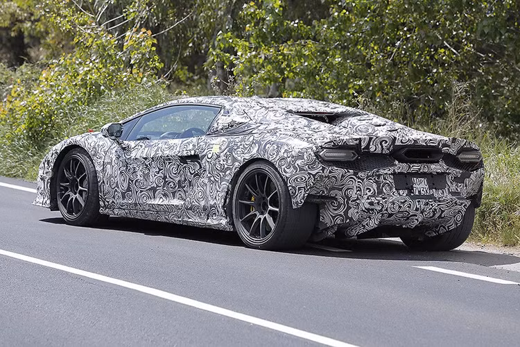 Được cho là có tên gọi là "Temerario", chú bò tót hung dữ mới từ Sant'Agata Bolognese sẽ không có đối thủ R8 lần này.