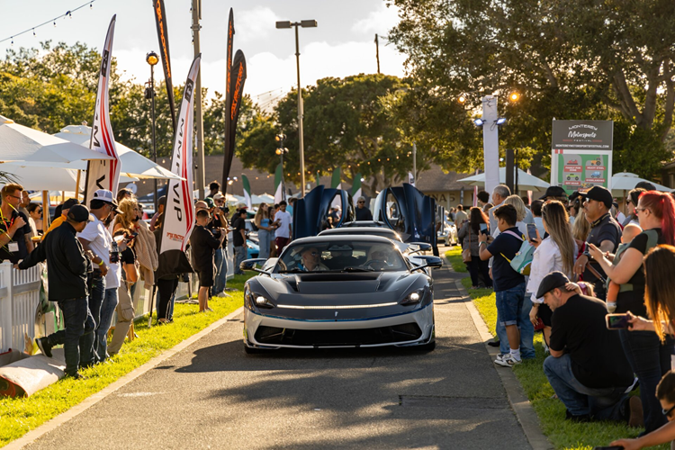 "Màu sơn độc đáo này tôn vinh tài năng và sự cống hiến của các nhà thiết kế, kỹ sư và nghệ nhân của chúng tôi, những người làm việc tại Cambiano để theo đuổi tầm nhìn thương hiệu của chúng tôi: Những chiếc xe mơ ước”, Dave Amantea cho biết thêm.