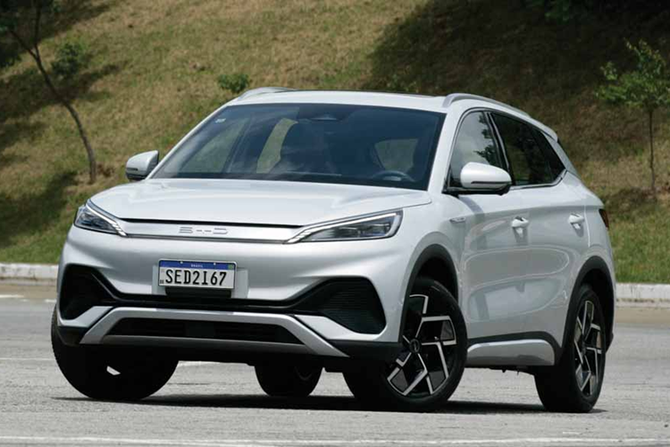 Về cấu hình, xe sẽ được trang bị hệ thống kết nối mạng thông minh DiLink, hệ thống hỗ trợ lái xe thông minh DiPilot, trạm điện di động VTOL…