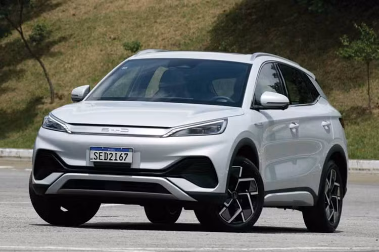 Về cấu hình, xe sẽ được trang bị hệ thống kết nối mạng thông minh DiLink, hệ thống hỗ trợ lái xe thông minh DiPilot, trạm điện di động VTOL…