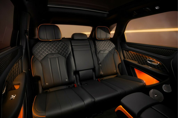 Phiên bản Bentayga S Black Edition được trang bị khối động cơ V8 tăng áp kép dung tích 4.0 lít công suất 542 mã lực và mô-men xoắn 770 Nm, từ đây giúp xe tăng tốc từ 0 – 96 km/h trong 4,4 giây và đạt tốc độ tối đa lên tới 290 km/h.