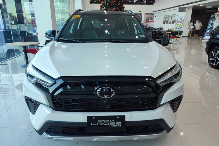 Đáng tiếc là động cơ của Toyota Corolla Cross 2024 tại Việt Nam sẽ không có gì thay đổi. Xe vẫn dùng 2 loại động cơ, tùy theo phiên bản. Trong đó, bản V được trang bị động cơ xăng 1.8L, kết hợp với hộp số biến thiên vô cấp CVT-i, tạo ra công suất cực đại 140 mã lực cùng mô-men xoắn cực đại 172 Nm.