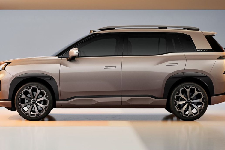 Tất cả các phiên bản của GAC Aion V đều được trang bị bộ pin lithium sắt phosphate (LFP), có các dung lượng 62,268 kWh, 62,27 kWh, 62,681 kWh, 74,976 kWh, 75,26 kWh và 90,215 kWh, cung cấp phạm vi hoạt động lần lượt là 520 km, 650 km và 750 km (theo tiêu chuẩn CLTC).