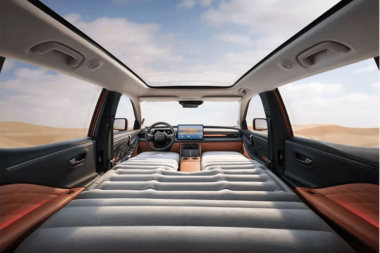 “Sức mạnh” trên GAC Aion V thế hệ mới đến từ hai loại động cơ điện: công suất cao và thấp, tùy thuộc vào các phiên bản. Loại thấp cho công suất 202 mã lực/240 Nm và loại cao cho công suất 221 mã lực/240 Nm. Thời gian tăng tốc từ 0 - 100 km/h là 7,9 giây.