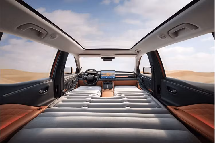 “Sức mạnh” trên GAC Aion V thế hệ mới đến từ hai loại động cơ điện: công suất cao và thấp, tùy thuộc vào các phiên bản. Loại thấp cho công suất 202 mã lực/240 Nm và loại cao cho công suất 221 mã lực/240 Nm. Thời gian tăng tốc từ 0 - 100 km/h là 7,9 giây.