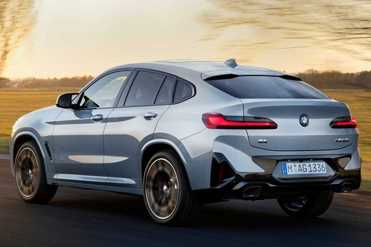 Mặc dù BMW X4 động cơ đốt trong đang đứng trước nguy cơ bị khai tử nhưng có thể chiếc xe sẽ có người kế nhiệm gián tiếp. iX4 chạy hoàn toàn bằng điện dự kiến sẽ xuất hiện vào khoảng năm 2027 trên nền tảng Neue Klasse.