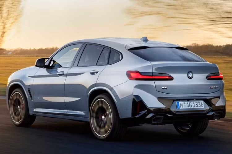 Mặc dù BMW X4 động cơ đốt trong đang đứng trước nguy cơ bị khai tử nhưng có thể chiếc xe sẽ có người kế nhiệm gián tiếp. iX4 chạy hoàn toàn bằng điện dự kiến sẽ xuất hiện vào khoảng năm 2027 trên nền tảng Neue Klasse.