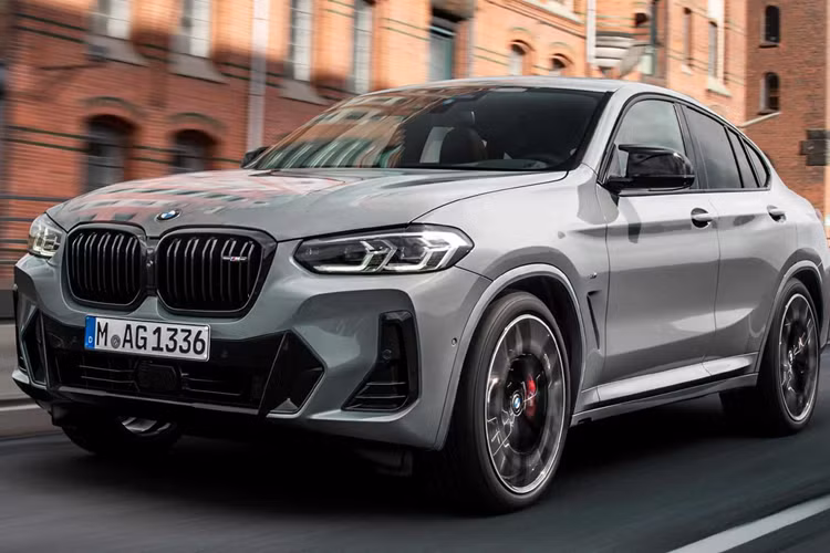 Khi BMW ra mắt X2 thế hệ thứ hai vào năm ngoái, hãng đã nới kích thước của nó lớn hơn nhiều so với phiên bản tiền nhiệm. Điều đó khiến X2 "dẫm chân" vào tập khách hàng của chiếc X4 hiện có, vì vậy BMW X4 sẽ bị khai tử và dừng sản xuất.