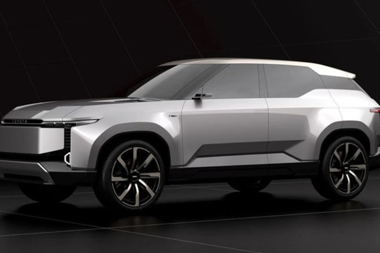 Phiên bản concept của Toyota Land Cruiser thuần điện được ra mắt lần đầu vào tháng 10 năm ngoái tại Triển lãm Ô tô Quốc tế Tokyo 2023. Tại thời điểm đó, Giám đốc marketting của Toyota Úc Sean Hanley nói rằng bản thành phẩm của mẫu xe trên sẽ xuất hiện "vào cuối thập kỷ này".