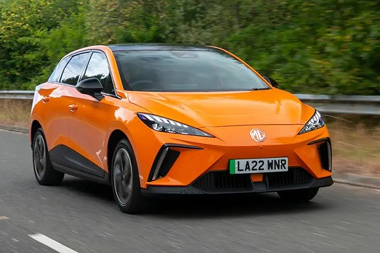 "Trái tim" của mẫu xe này là mô-tơ điện mạnh 170 mã lực và 250 Nm ở phiên bản DEL. Hai con số tương ứng của bản LUX là 201 mã lực và 250 Nm. Xe dùng hệ dẫn động cầu sau và có 5 chế độ lái, bao gồm Tiêu chuẩn, Thể thao, Tùy chỉnh, Đường tuyết, Tiết kiệm. Chức năng One Pedal sẽ giúp người lái điều khiển xe chỉ bằng một bàn đạp.