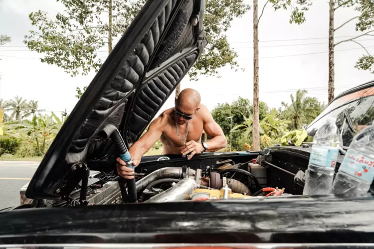 Jordan Wojciechowski chia sẻ, nhưng dự án thứ 2, anh đã làm cho nó hoàn chỉnh hơn, trước khi bàn giao cho khách hàng. Chiều dài cơ sở tiêu chuẩn của Silver Shadow đo được là 5.170 mm, nhưng việc có thêm thùng hàng phía sau, có thể khiến chiều dài xe hơn 6 mét.