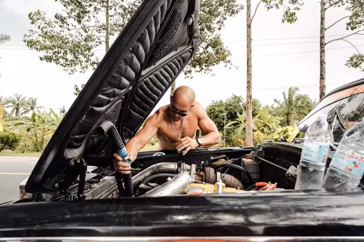 Jordan Wojciechowski chia sẻ, nhưng dự án thứ 2, anh đã làm cho nó hoàn chỉnh hơn, trước khi bàn giao cho khách hàng. Chiều dài cơ sở tiêu chuẩn của Silver Shadow đo được là 5.170 mm, nhưng việc có thêm thùng hàng phía sau, có thể khiến chiều dài xe hơn 6 mét.