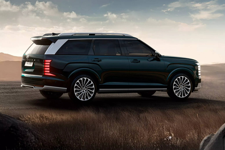 Hãng xe Hàn làm được điều này nhờ thiết kế khu vực tựa tay ở chính giữa hàng ghế phía trước có thể nâng lên để tạo thành ghế ngồi. Hàng ghế thứ hai cung cấp chỗ ngồi riêng, trong khi hành khách ở hàng ghế thứ ba được hưởng lợi từ sự thoải mái và tầm nhìn được cải thiện. Hiện tại Hyundai chưa công bố bất kỳ thông số kỹ thuật nào về hệ thống truyền động của Palisade 2025.