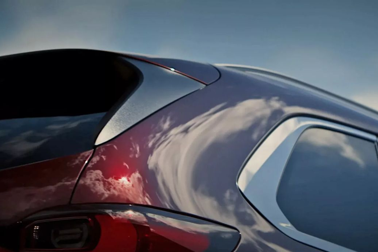 CX-80 thuộc phân khúc SUV cỡ lớn với chiều dài tổng thể gần 5 mét và chiều dài cơ sở hơn 3 mét. Trong khi đó CX-60 có chiều dài 4.745 mm, rộng 1.890 mm, cao 1.680 mm và có chiều dài cơ sở 2.870 mm.