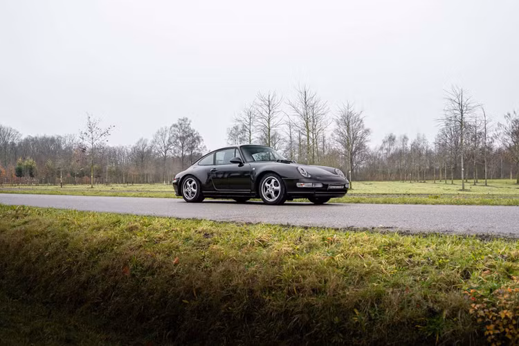 KC đã mất 1.500 giờ để thực hiện việc hoán đổi hộp số PDK cho chiếc Porsche 911 993. Von Hooijdonk nói rằng ngay cả việc tinh chỉnh ECU cũng chỉ mất vài giờ trên dyno. Theo thương hiệu, việc nâng cấp hộp số này sẽ tiêu tốn khoảng 50.000 Euro.