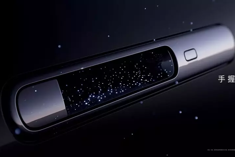 Phía trên nóc xe được trang bị cảm biến LiDAR để phục vụ các tính năng lái bán tự động. Hiện hãng xe Trung Quốc vẫn chưa hé lộ hình ảnh nội thất của Maextro S800. Tuy nhiên, qua một số hình ảnh rò rỉ có thể thấy xe sẽ được trang bị 2 ghế thương gia sang trọng cùng bầu trời sao trên trần xe.