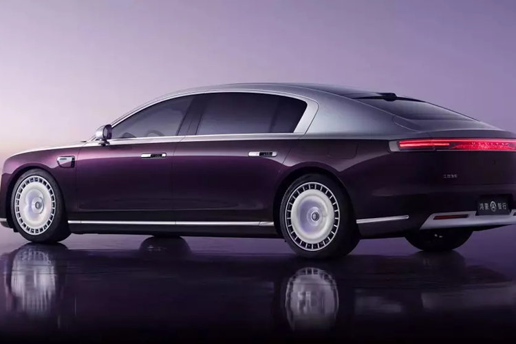 Theo kế hoạch, Maextro S800 sẽ chính thức ra mắt thị trường Trung Quốc vào đầu năm sau. Mức giá xe Maextro S800 2025 bán ra dự kiến từ 137.000 USD đến 206.950 USD (khoảng 3,25 - 4,9 tỷ đồng).