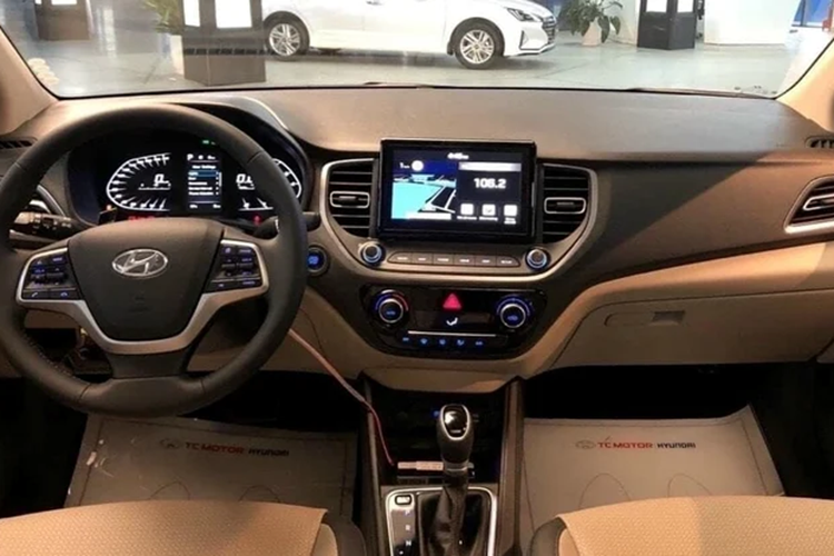 Với giá bán chạm đáy, Hyundai Accent 2023 tại Việt Nam thậm chí còn thấp hơn giá bán của nhiều dòng xe hạng A như Hyundai Grand i10, Kia Morning hay Toyota Wigo ở hiện tại. Trong khi trang bị và vận hành của Hyundai Accent vượt trội vì thuộc phân khúc xe hạng B.