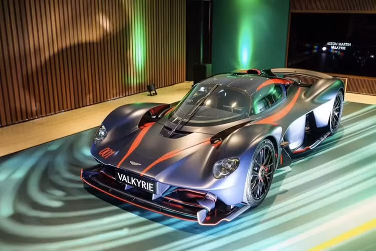 Aston Martin đã chế tạo Valkyrie cho khách hàng trong ba năm qua và sớm thôi, mẫu siêu xe Aston Martin Valkyrie cuối cùng sẽ lăn bánh khỏi nhà máy.