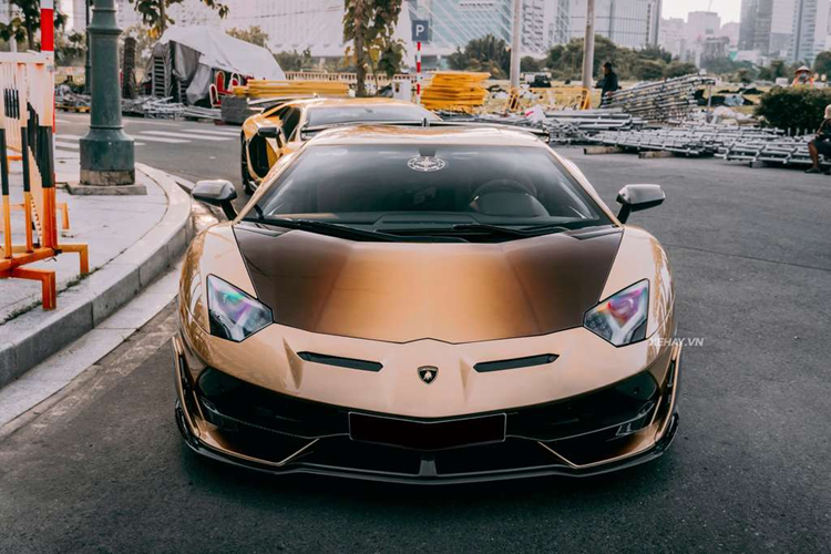Thành công đến gần như ngay lập tức, Aventador trở thành mẫu xe biểu tượng mới của Lamborghini kể từ năm 2011 đến nay, bằng chứng là hàng loạt những phiên bản nâng cấp của Aventador liên tục được giới thiệu đến khách hàng trong những năm vừa qua.