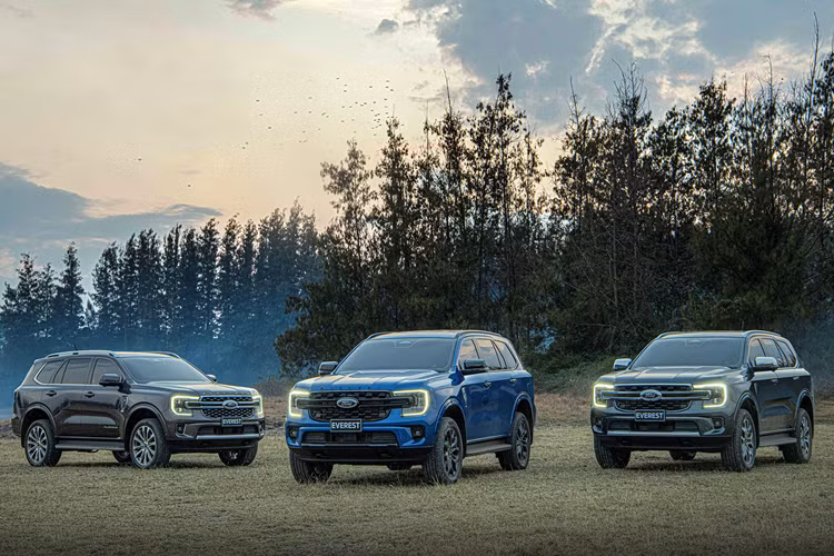 Phần ghế trước của xe được bọc da cao cấp, đi cùng tính năng sưởi, thông gió, chỉnh điện 10 hướng Phiên bản mới này khả năng cũng được bổ sung túi khí giữa 2 ghế trước để bảo vệ tối ưu cho hành khách nếu không may xảy ra va chạm.