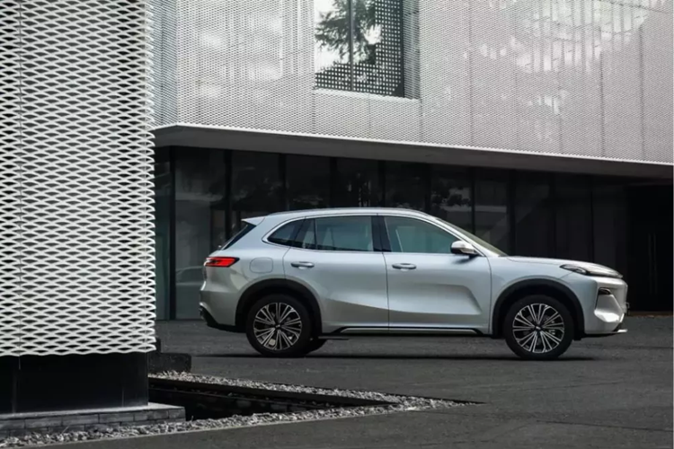 Ngoại thất tuân theo ngôn ngữ thiết kế của Geely Galaxy có tên gọi là Ripple, với chiều dài, chiều rộng và chiều cao lần lượt là 4740/1905/1685 mm và chiều dài cơ sở là 2755 mm. Mẫu xe SUV Geely Galaxy Starship 7 có hai tùy chọn trọng lượng không tải: 1724 kg và 1790 kg, tùy thuộc vào các phiên bản. Bán kính quay vòng là 5,3 m.