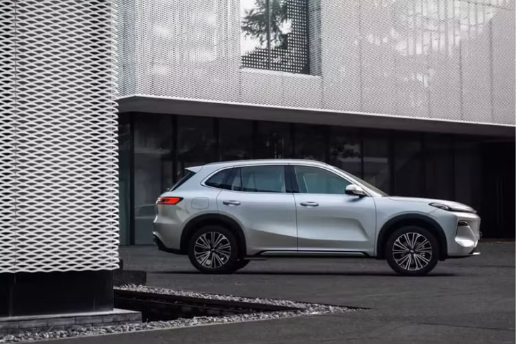 Ngoại thất tuân theo ngôn ngữ thiết kế của Geely Galaxy có tên gọi là Ripple, với chiều dài, chiều rộng và chiều cao lần lượt là 4740/1905/1685 mm và chiều dài cơ sở là 2755 mm. Mẫu xe SUV Geely Galaxy Starship 7 có hai tùy chọn trọng lượng không tải: 1724 kg và 1790 kg, tùy thuộc vào các phiên bản. Bán kính quay vòng là 5,3 m.