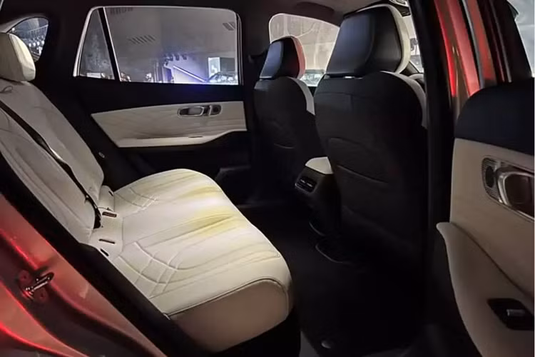 Geely Galaxy Starship 7 tại Trung Quốc được trang bị động cơ hút khí tự nhiên 1,5L model BHE15-BFN với công suất tối đa 82 kW (110 mã lực) và hiệu suất nhiệt là 46,5%.