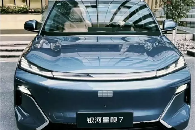 Hơn nữa, chiếc xe Geely Galaxy Starship 7 sử dụng hệ thống truyền động điện 11 trong 1 với động cơ điện P1+P3.