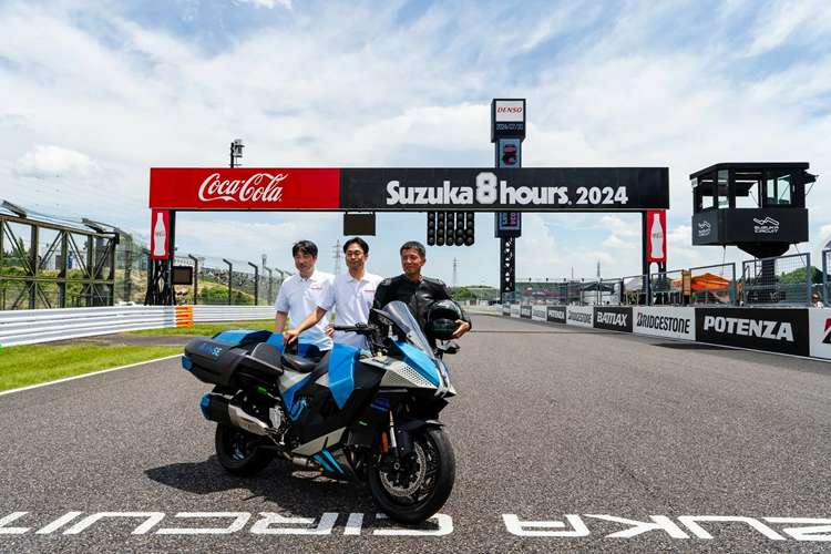 Tuy nhiên, thời gian và sản lượng xe hyper bike Kawasaki Ninja H2 có thể bị thay đổi tùy thuộc vào cơ sở hạ tầng cung cấp nhiên liệu hydro và tình trạng quy định pháp lý ở mỗi quốc gia.